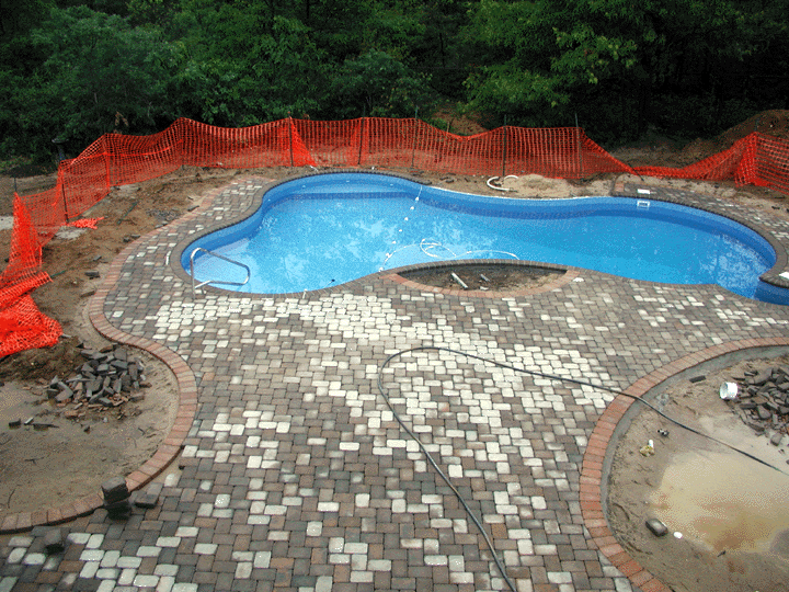 Masonwork almost completed.GIF (275416 bytes)