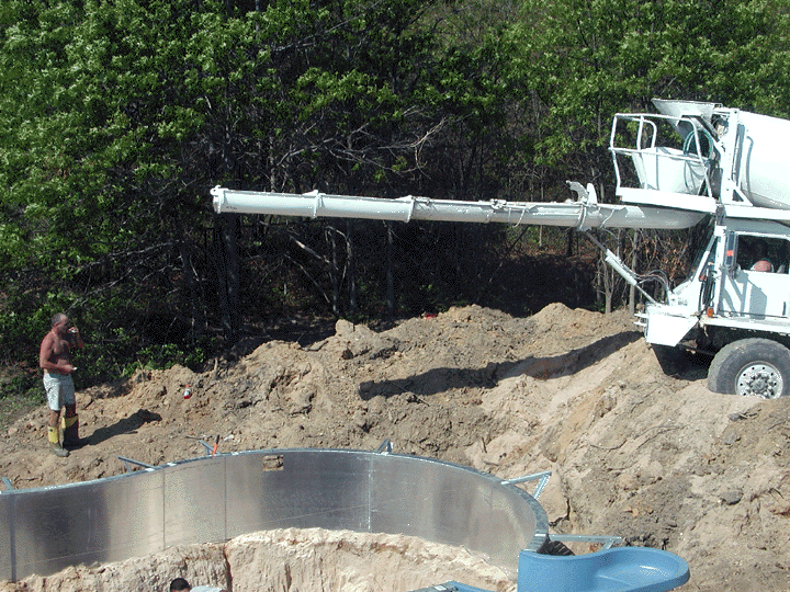 Pouring the cement collar.GIF (297316 bytes)